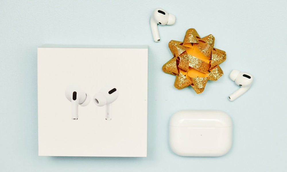 how does the AirPod wireless charging case work